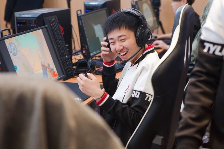 TyLoo stickers break price records as Flash stickers are added to CS:GO