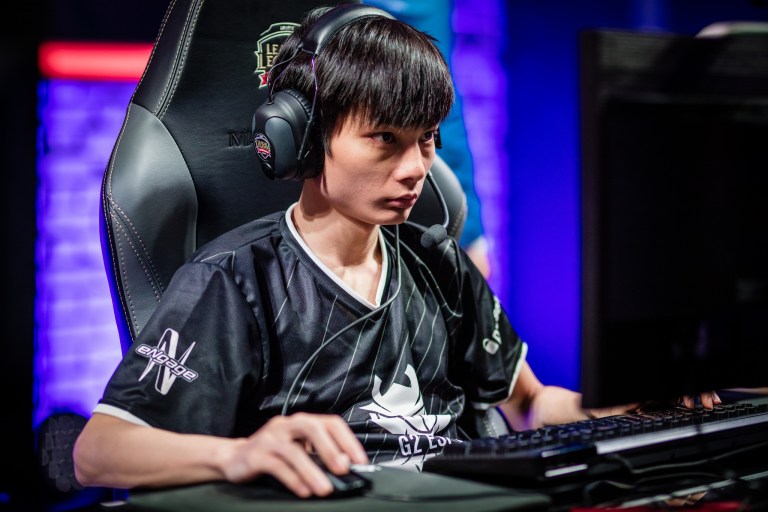 Blanc is the next member to join Team ROCCAT - Dot Esports