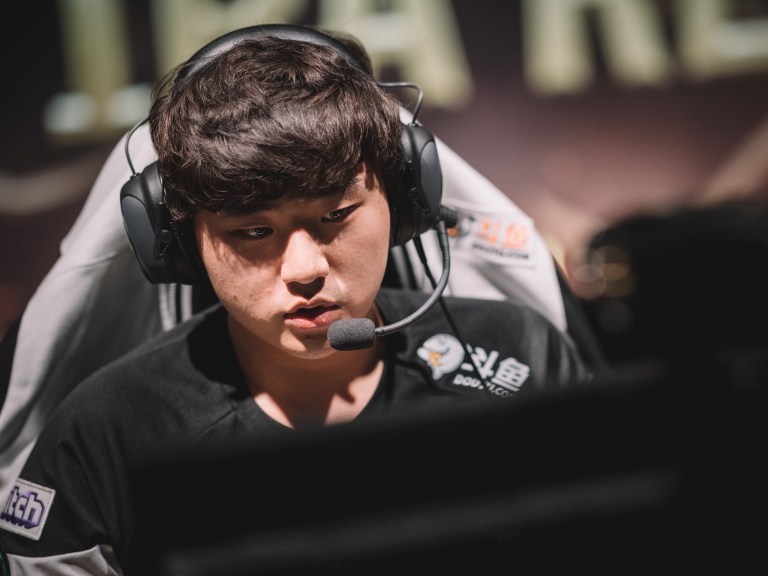 SK Telecom T1 win the first round of the summer telecom wars - Dot Esports