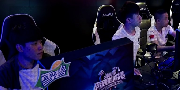 Vasilii Ragequit in LSPL match against LD 