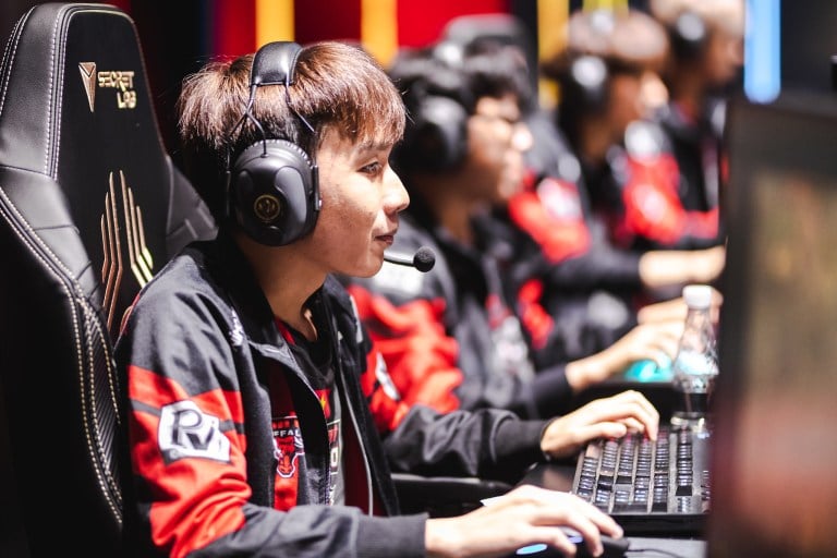 Phong Vũ Buffalo downs Vega Squadron to head to the MSI group stage