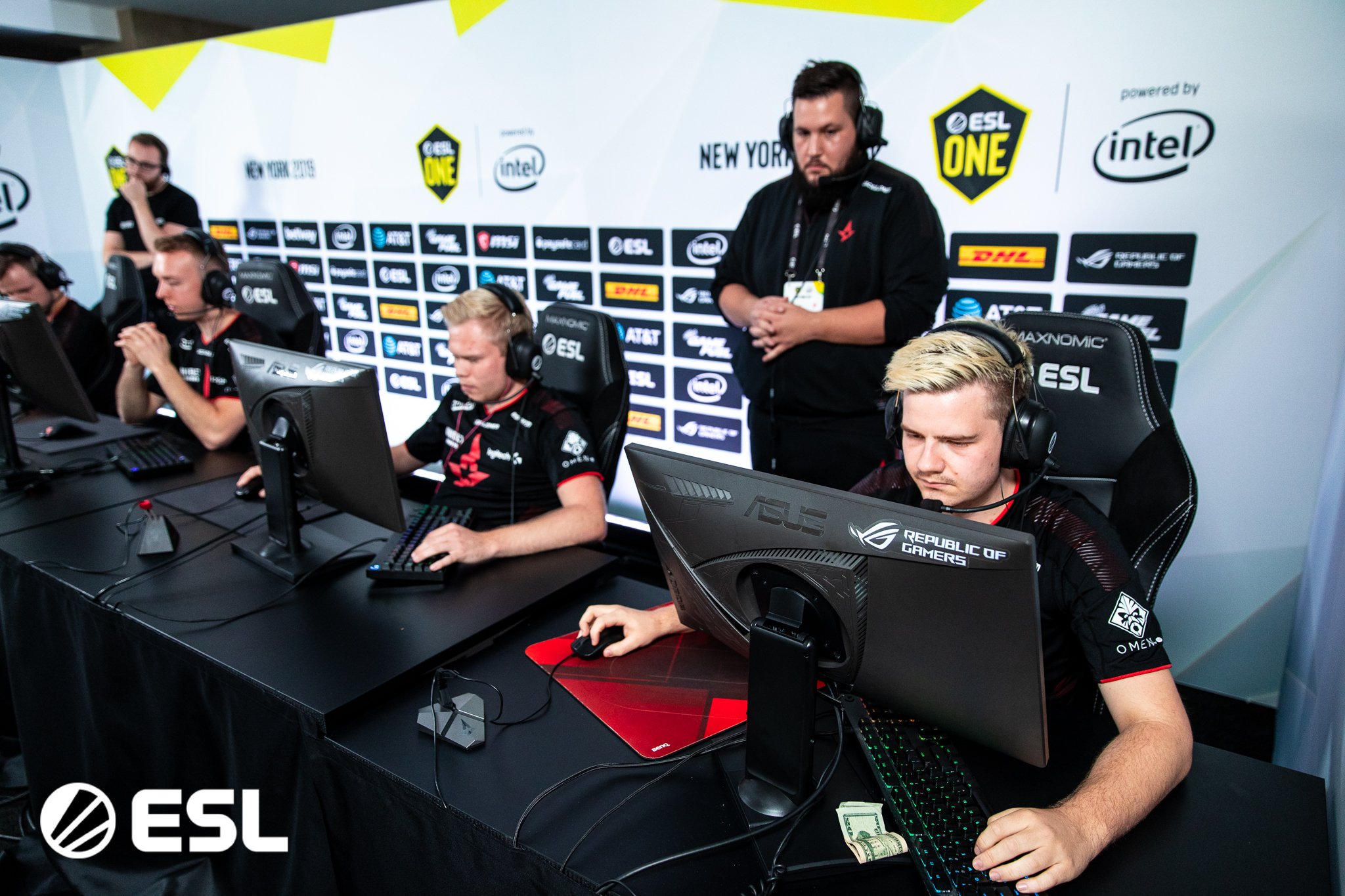 Magisk and zonic and dupreeh with Astralis