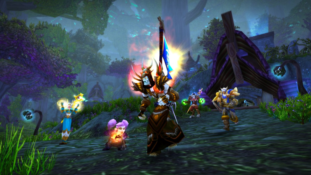 Alliance players follow a Horde flag carrier in Warsong Gulch.