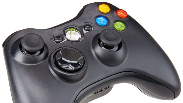 An image of the Xbox 360 wired controller, which connects to PCs via a USB connection.