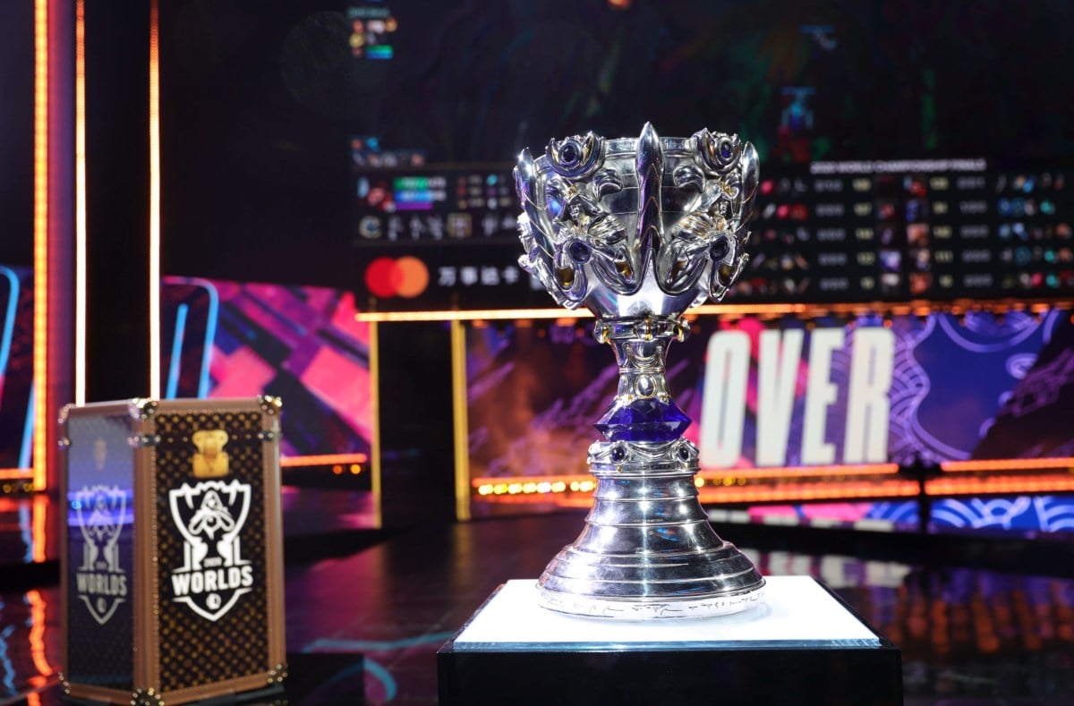 The Summoner's Cup on a plinth at Worlds.