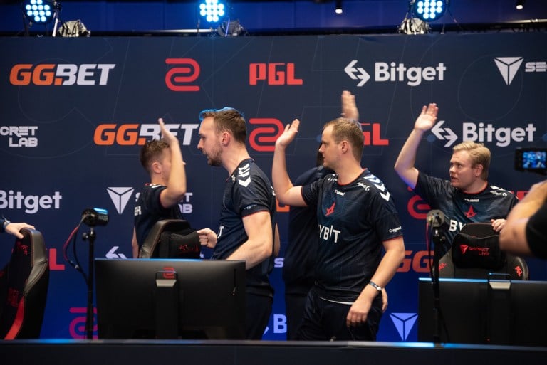 Astralis rally from day one disaster, qualify for PGL Stockholm Major ...