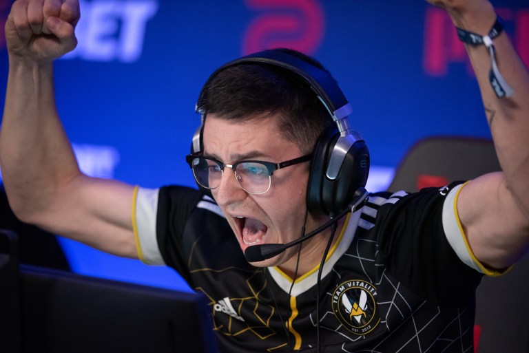 Vitality crush Entropiq in series decider to qualify for PGL Stockholm ...