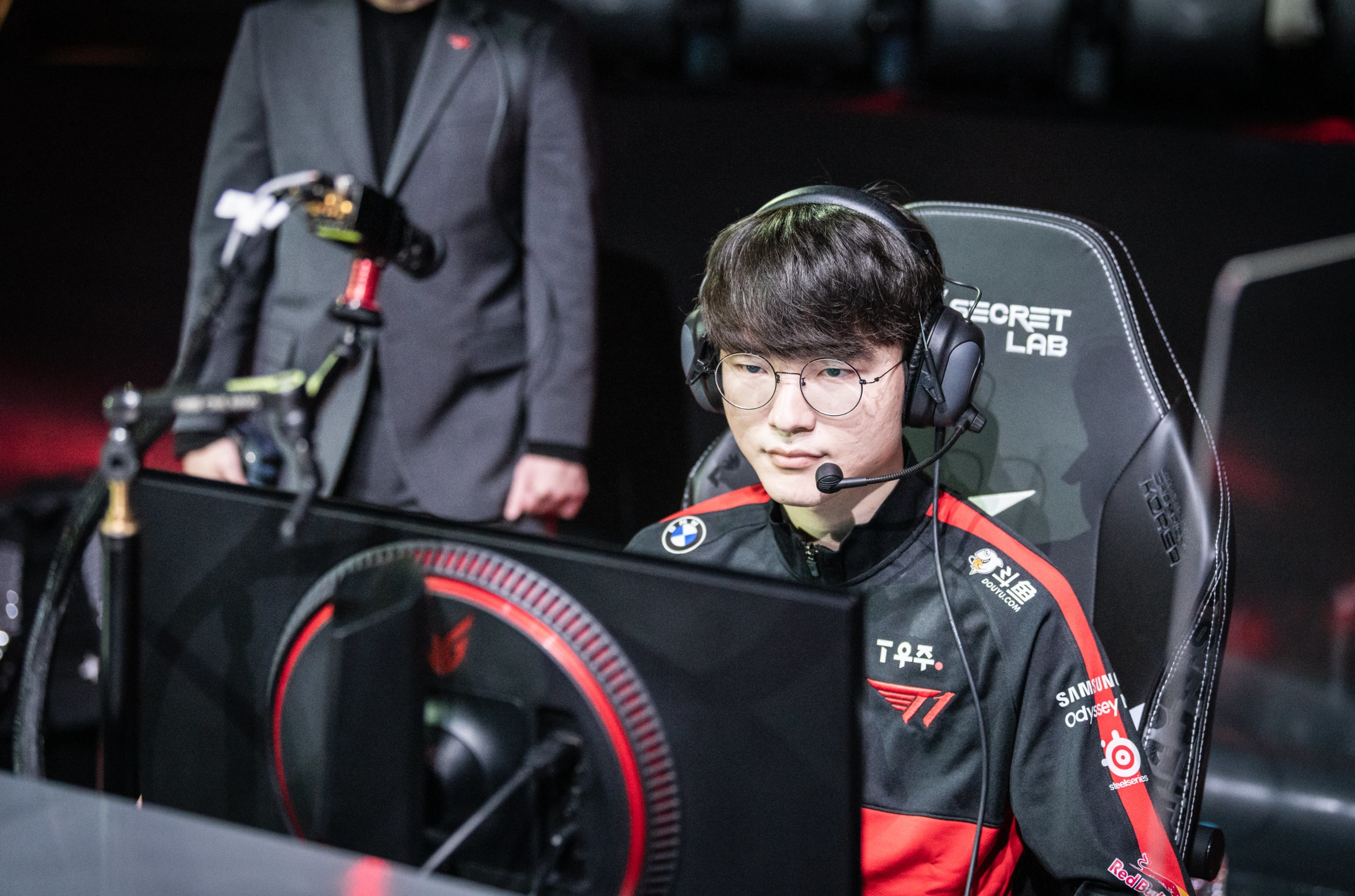 League of Legends star Faker is donating his October revenue to