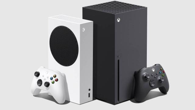 Xbox Series S and Xbox Series X displayed side by side