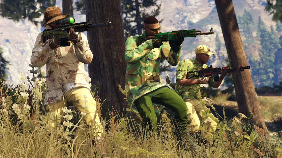 three people dressed in green shooting from the trees in gta online