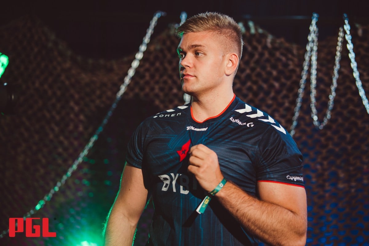 BlameF on stage at the PGL Antwerp Major.