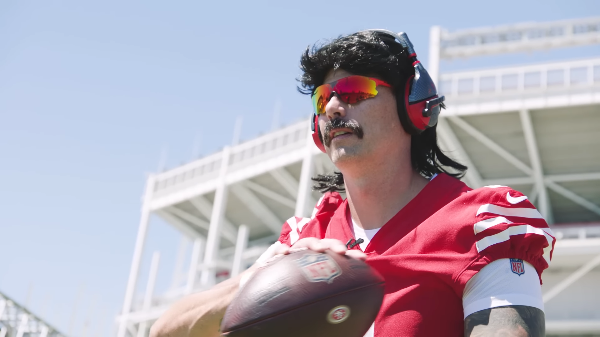 Dr. Disrespect throws a 70-yard pass at 49ers training camp—at