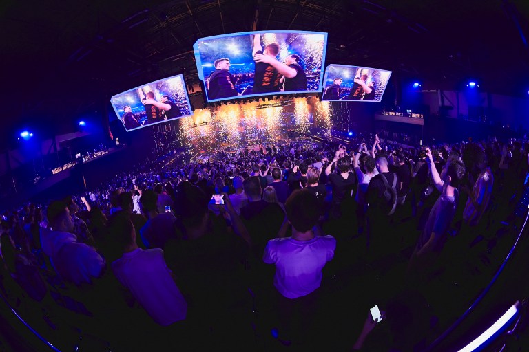 Novo escritório da Riot tem arena de eSport para atrair fãs de