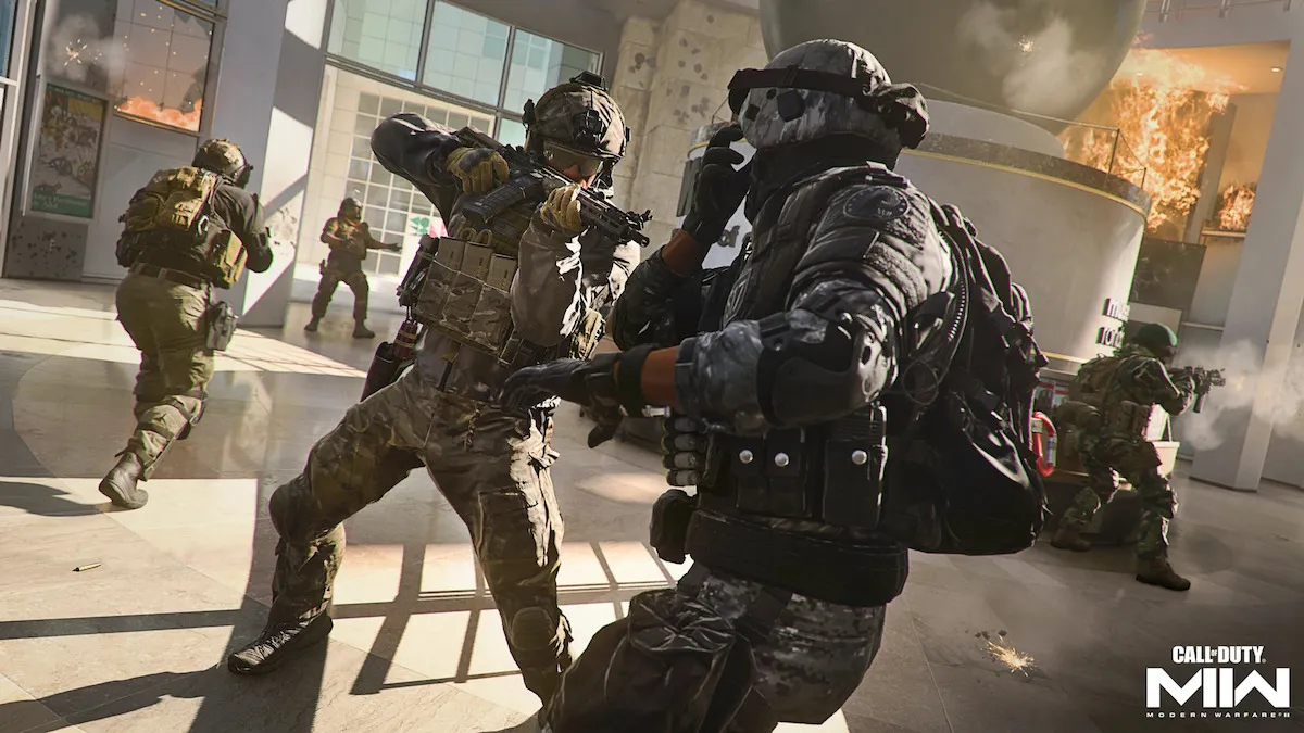 Two operators engaged in close combat in Modern Warfare 2.