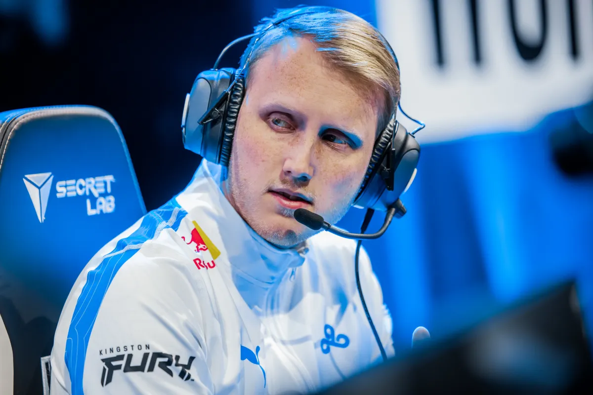 Zven in a C9 jersey looking to his right while playing League of Legends