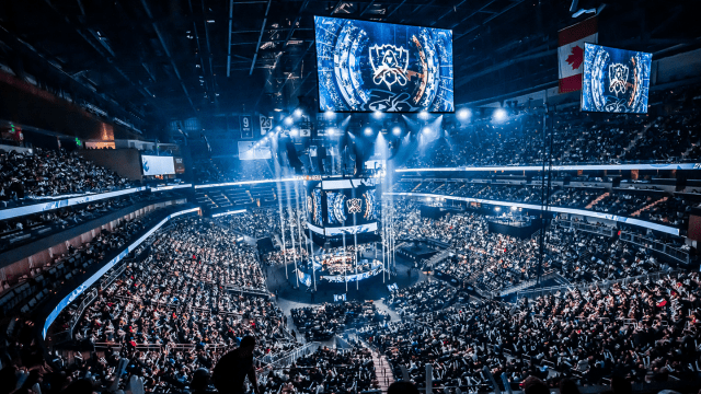 Image showing a packed stadium at the 2022 League of Legends World Championship