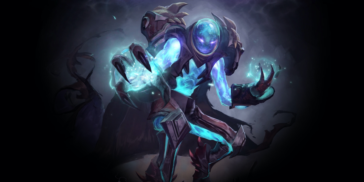 Arc Warden, a cloaked blue and purple figure, prepares for battle in Dota 2.