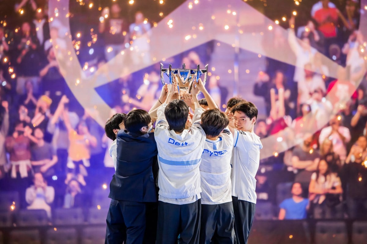 DRX hoists the Summoner's Cup after winning Worlds 2022