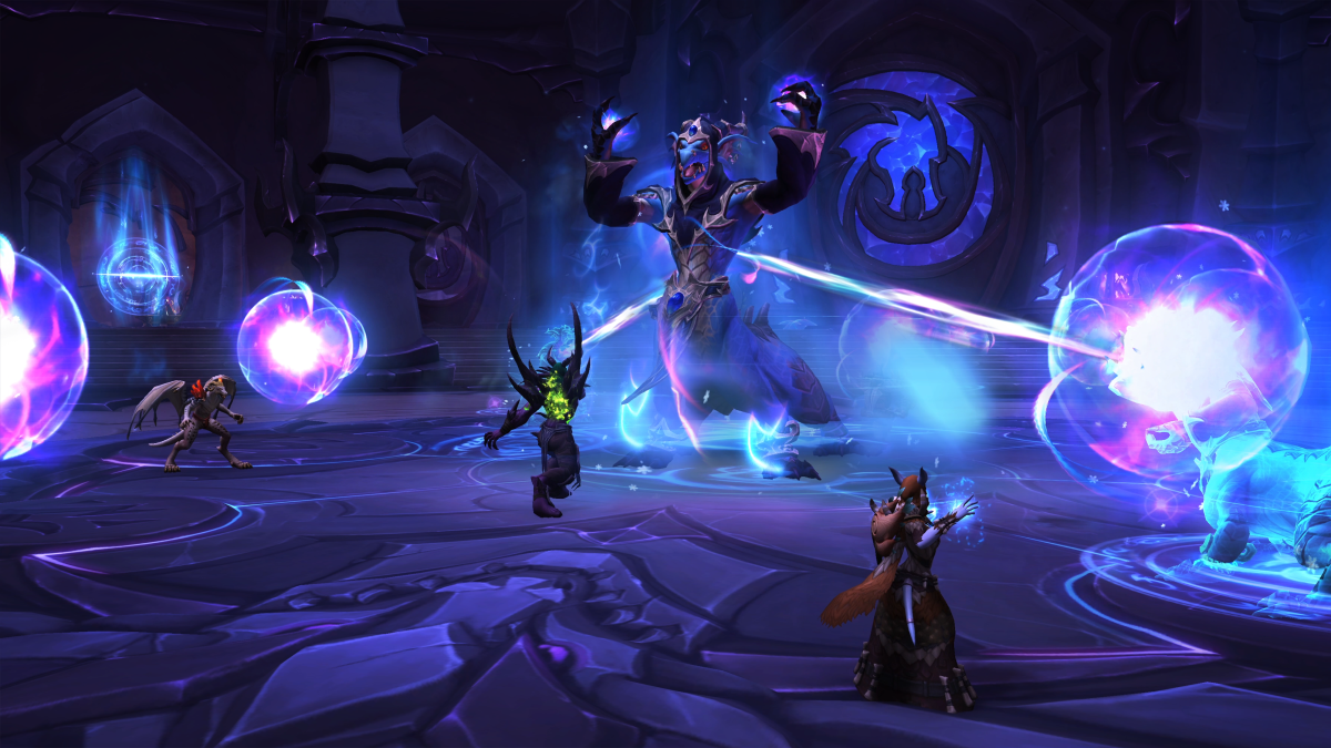 Players fighting second boss in the Azure Vault.