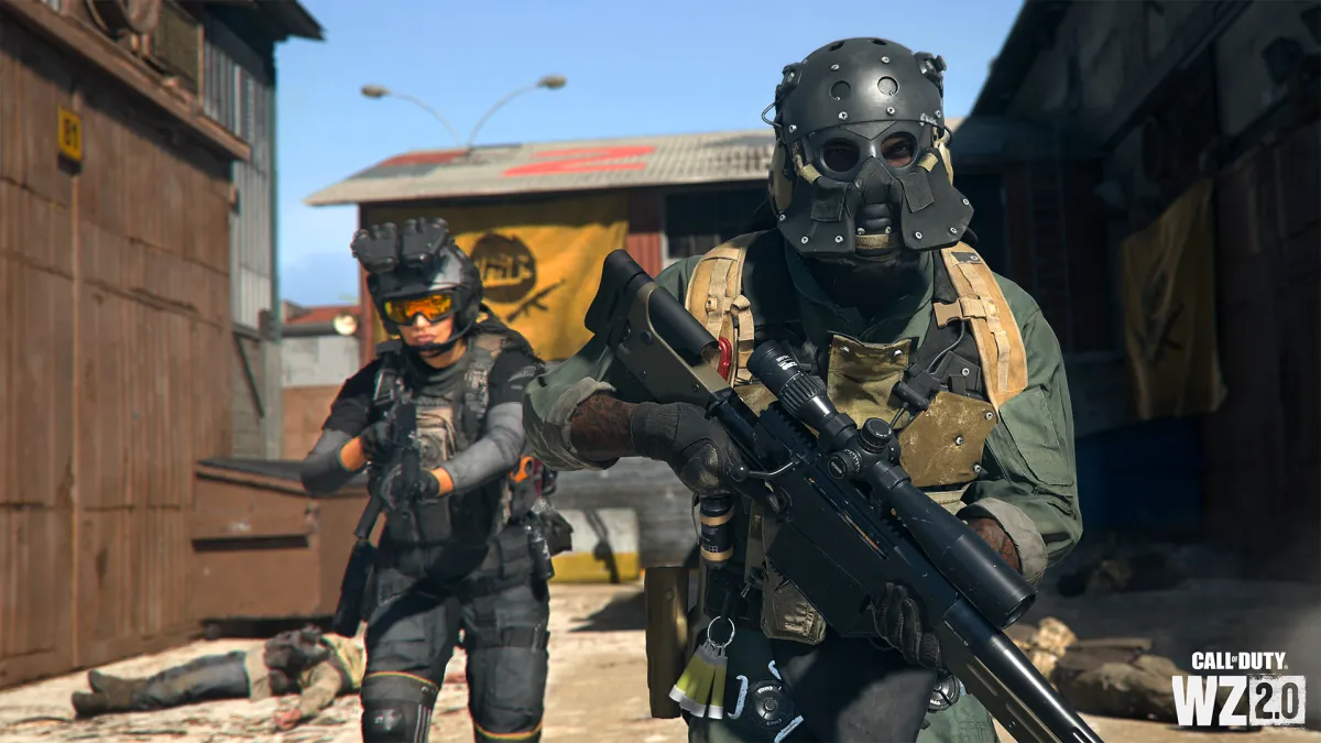 Two CoD operators running forward with weapons in Warzone.