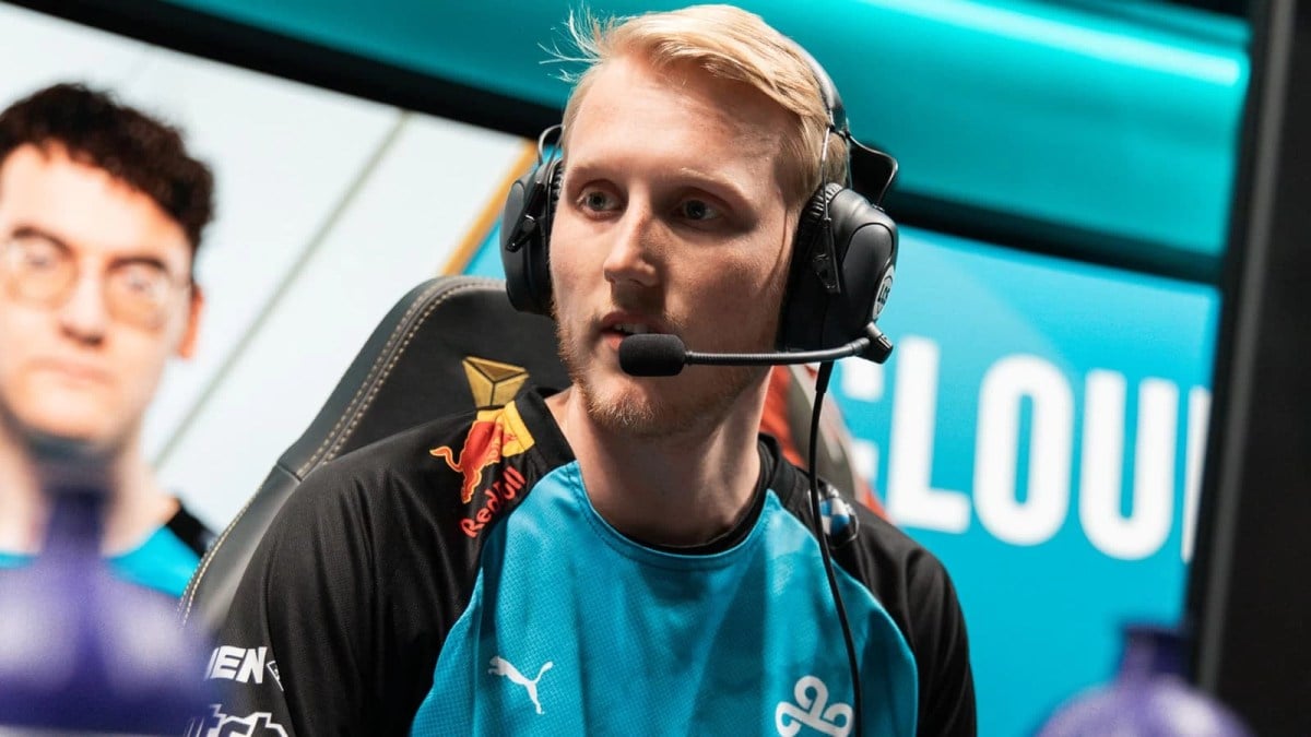 Zven on stage for Cloud9.