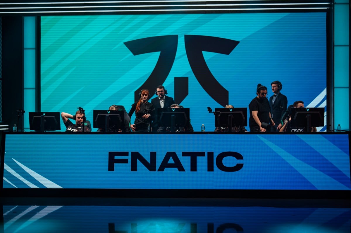 Fnatic's logo on a blue background on the LEC stage.