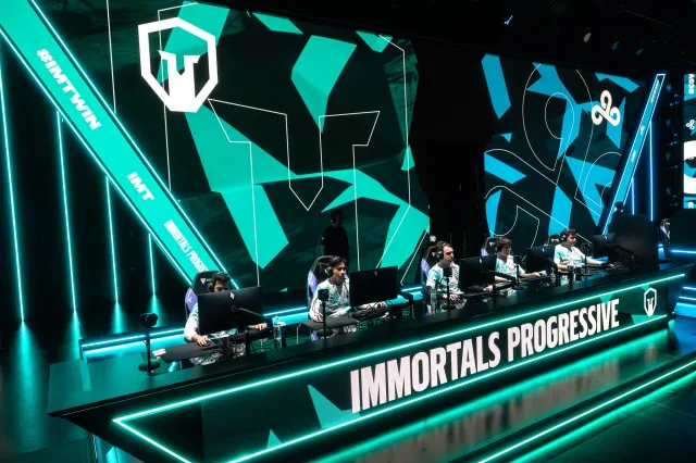 The LCS stage is lit up in the green-and-black colors of Immortals 