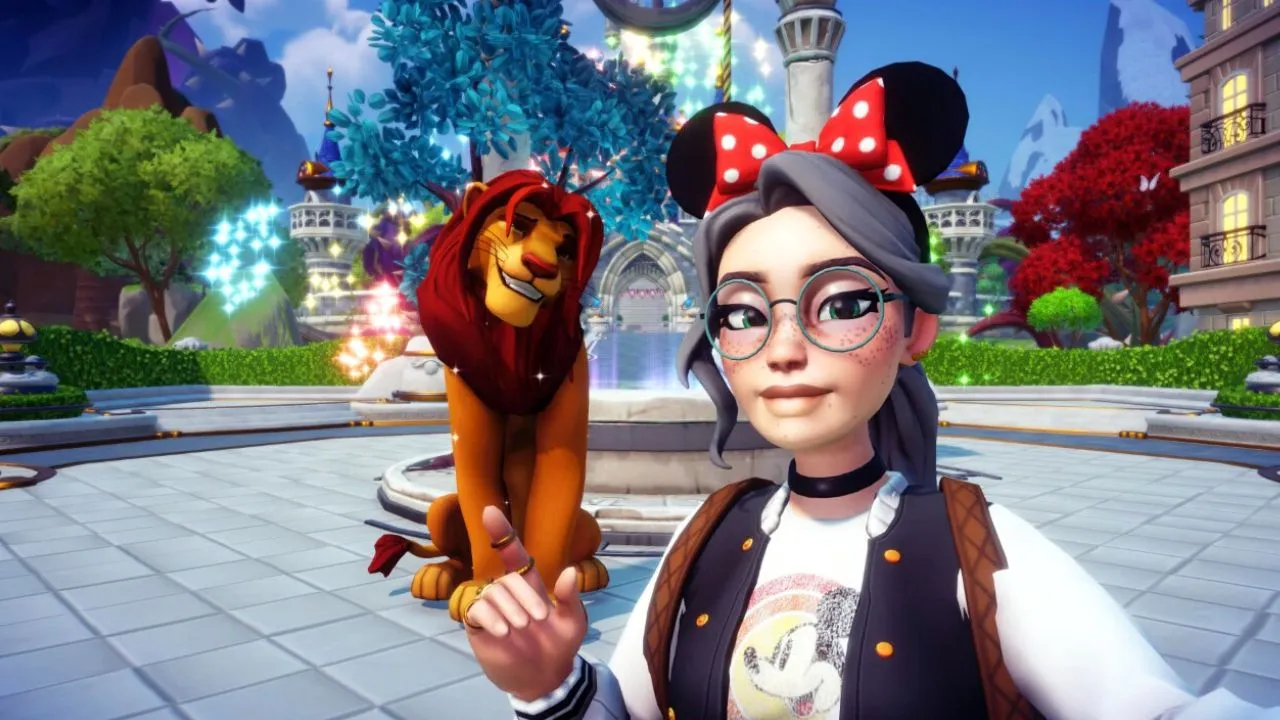 An image of a female character in Disney Dreamlight with a red and white bow in her hair. She's wearing glasses, a collar, a backpack, and a Mickey Mouse t shirt.