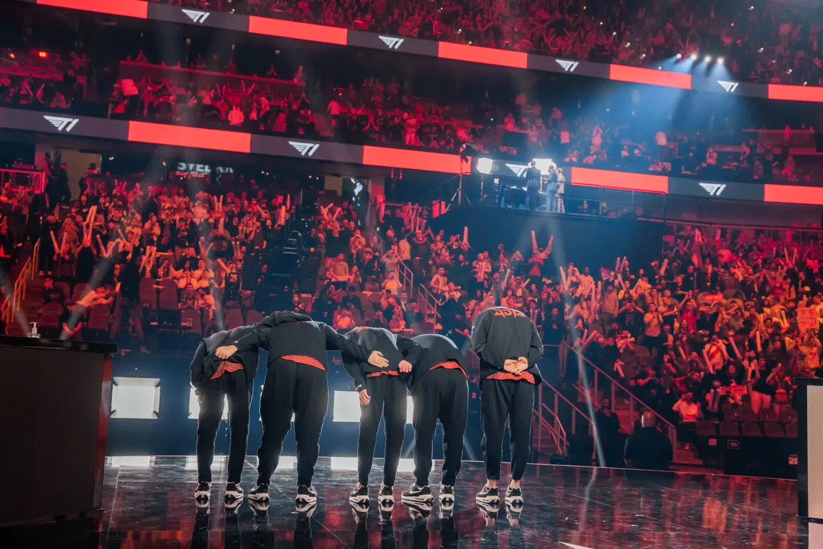 T1 bows to the audience at the 2022 League of Legends World Championship