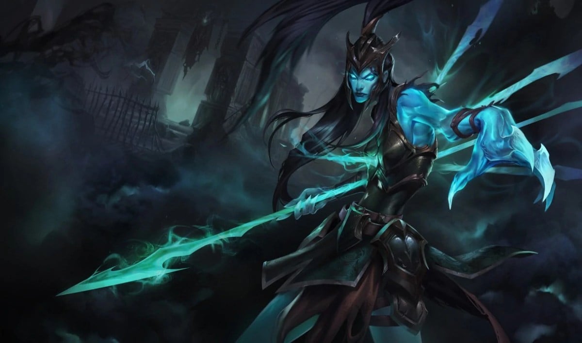 Kalista is holding her spear and preparing for her next encounter.
