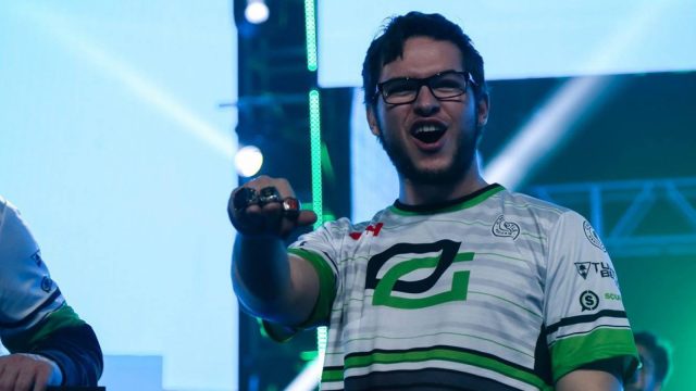 Karma wearing his three rings after OpTic's CoD Championship victory