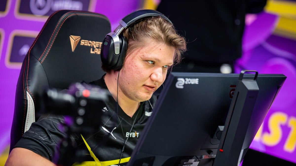 NAVI's s1mple focusing on his monitor while playing CS:GO