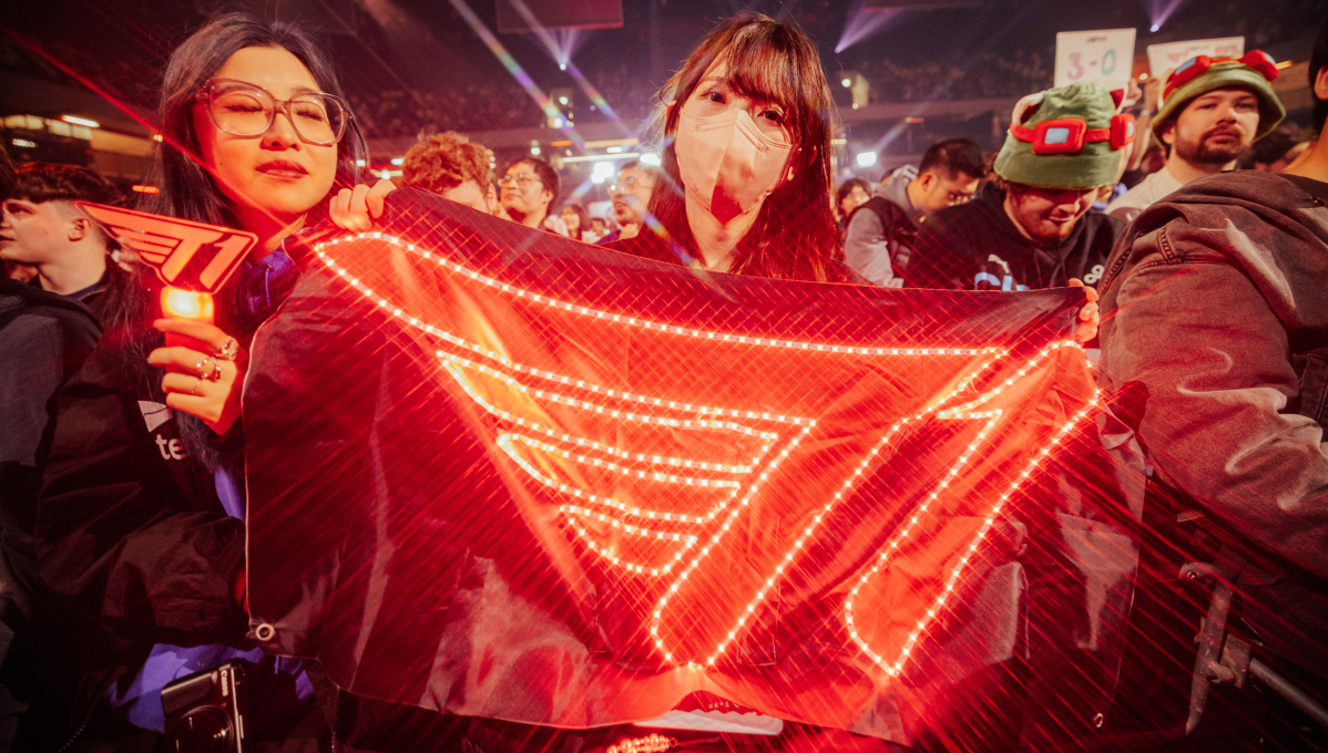 A T1 flag being held up in the crowd