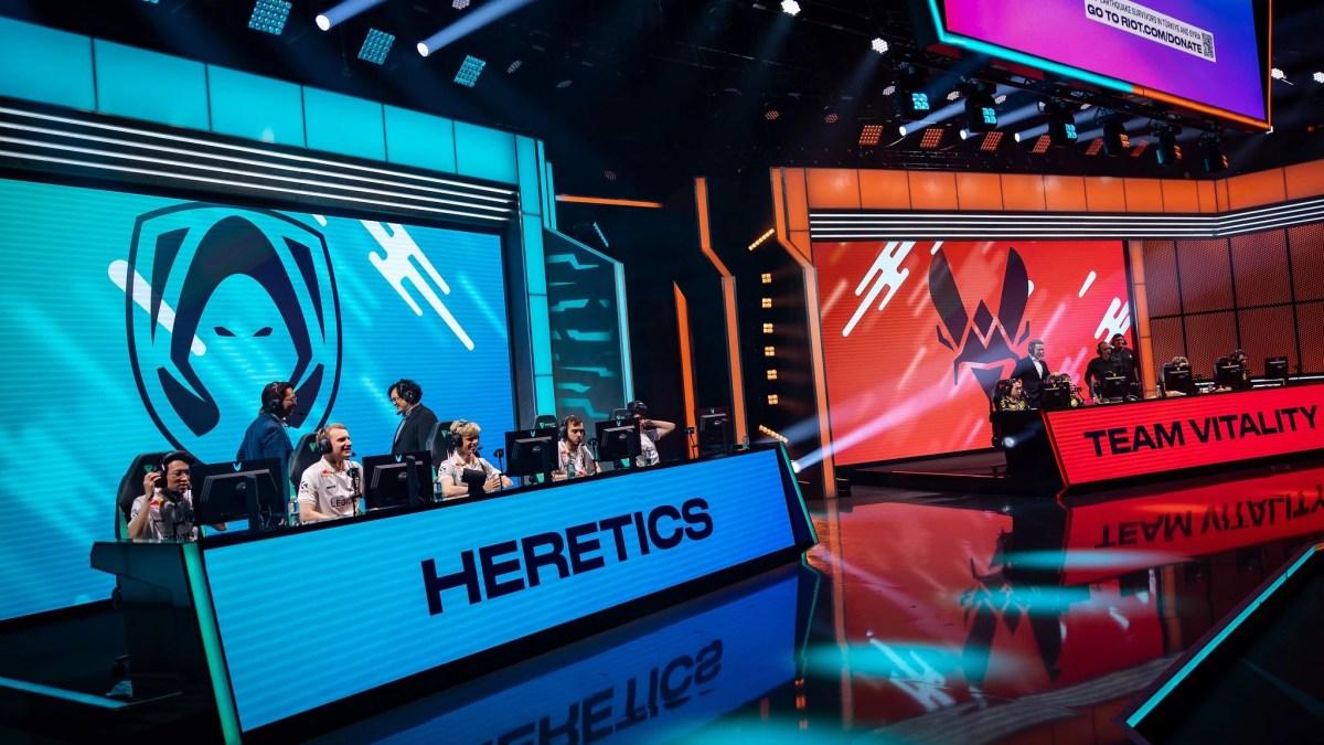 Team Vitality and Team Heretics on stage during the LEC 2023 Summer Split
