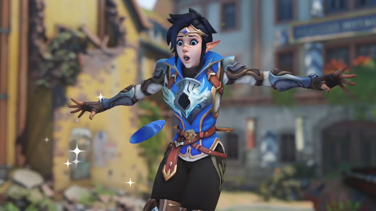 Tracer's Mythic Adventurer skin with light armor and a tiara. The coloration option is set to blue.