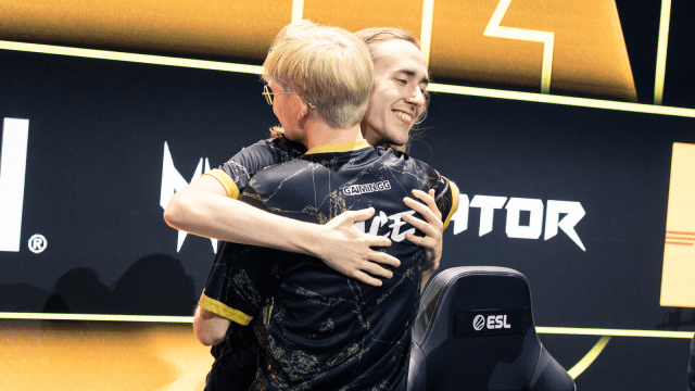 Quinn and Ace hugging on stage at the ESL Berlin Dota 2 Major.