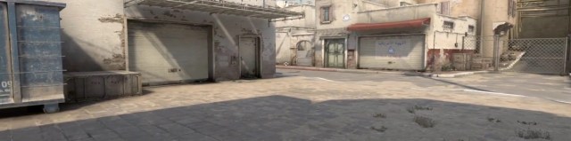 A lineup with crosshair pointing towards the exact location where a player should be looking before throwing a smoke in CS:GO on Dust 2.