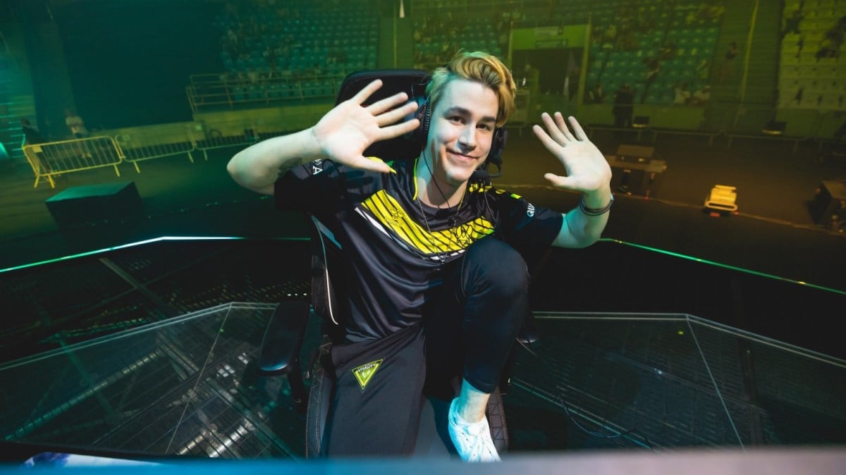 A photo of VALORANT player Twisten holding up his hands