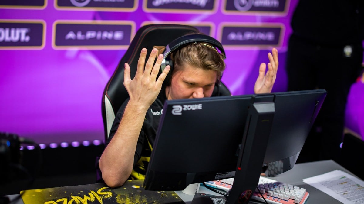 S1mple stares at his monitor with a disappointing semblant.