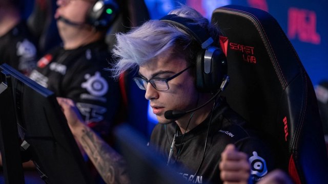 Twistzz playing for FaZe Clan at PGL Major