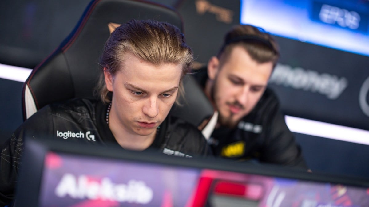 Professional CS:GO players Aleksib and jL looking at a gaming monitor during BLAST Premier Fall Groups in 2023.