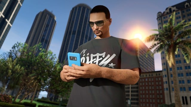 A GTA Online player on their phone