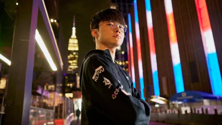 LoL players agree Faker deserves a legendary skin after incredible Worlds legacy - Dot Esports