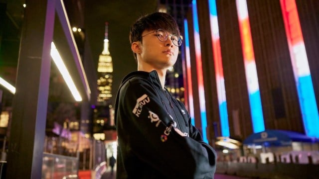 Faker standing in front of Madison Square Garden, with the Empire State Building in the background.