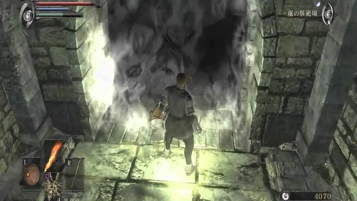 An image of the player character about to end a boss fog door in the Japanese version of Demon's Souls.