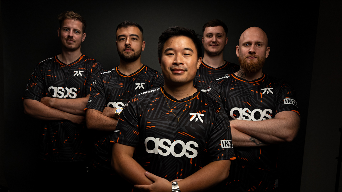 The new Fnatic CS:GO team pose with new captain Dexter standing front and center.