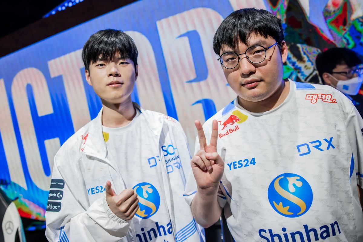 Deft and BeryL smiling into the camera at Worlds 2022.