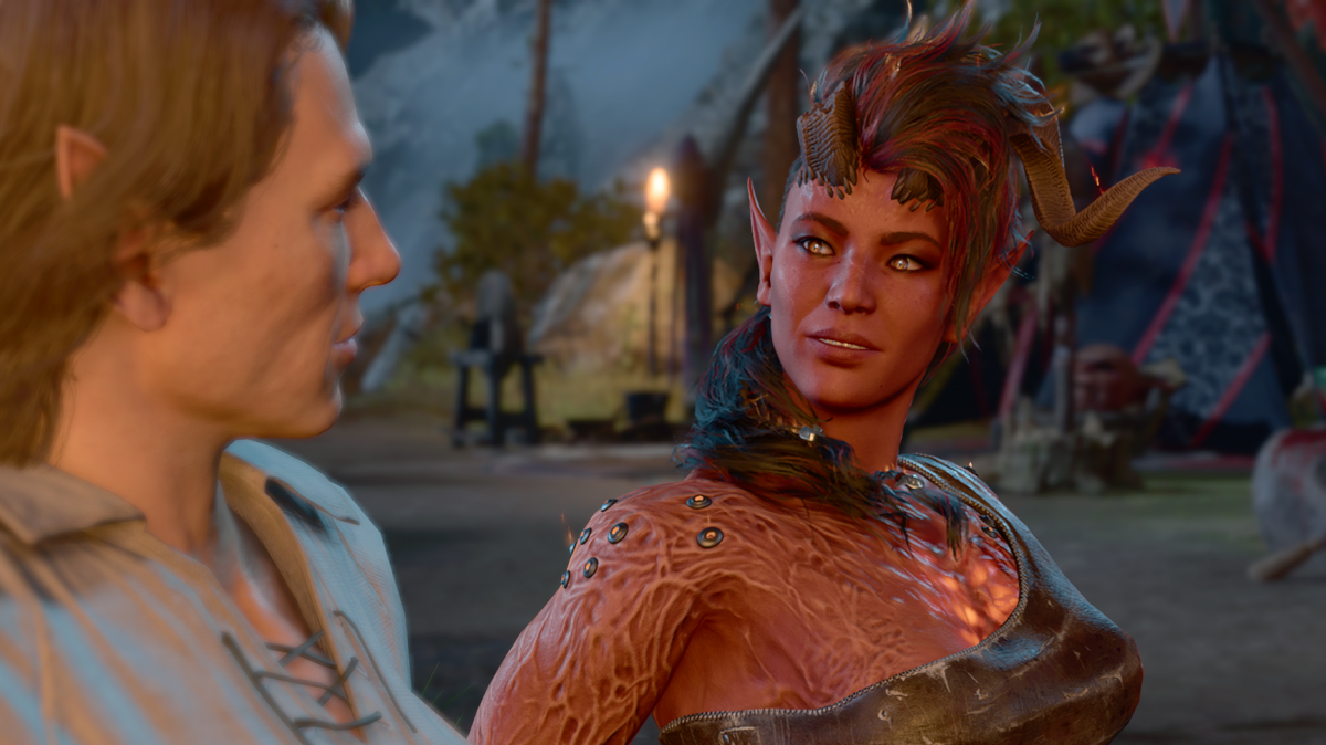 Karlach sitting with a player character by a fire during a romantic cutscene.