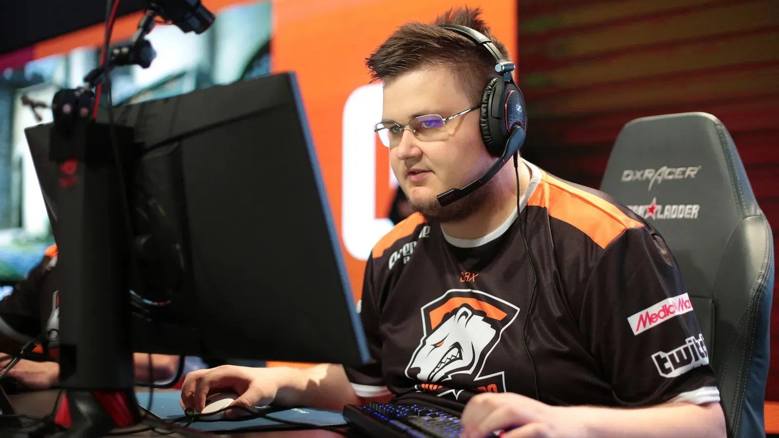 CS2 fans left totally confused after snax joins Taz at G2 Esports