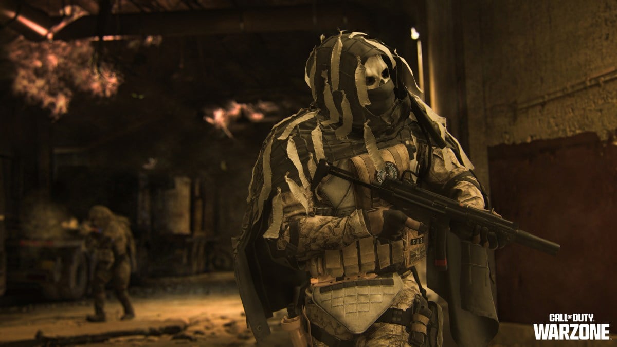 CoD operators move on a mission in MW2.